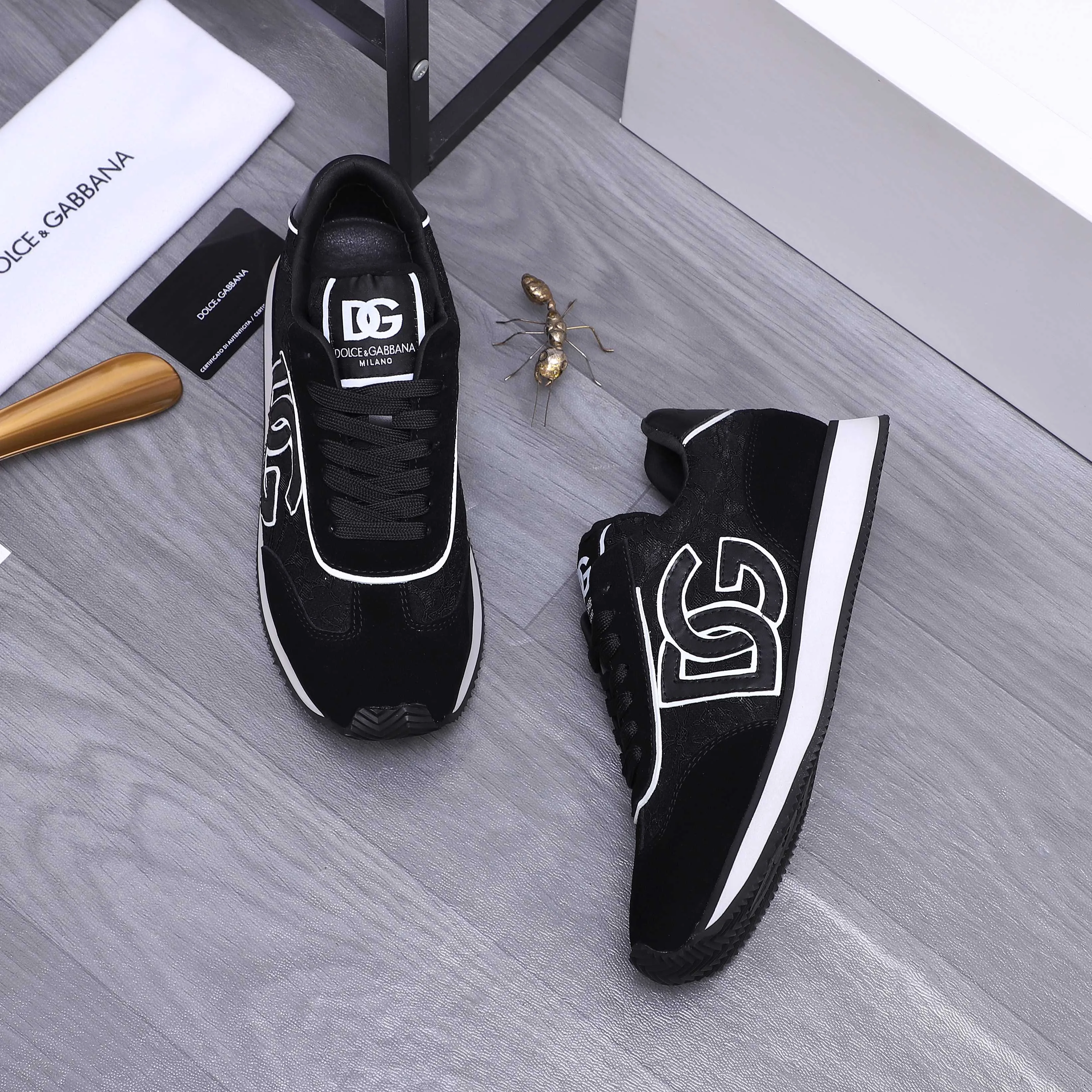 Men's shoes 💰460 Product trademark: DG (Dolce & Gabbana) casual shoes for couples. Regular size: 35-46 (45.46 is custom-made and non-refundable) Product materials: Selected frosted cowhide stitching breathable woven upper, mesh lining, cowhide insole, original outsole